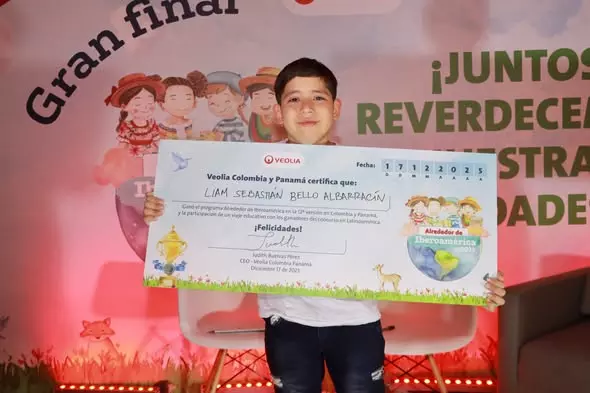 Liam Sebastián, de Barrancabermeja, ganó a nivel nacional, el concurso Alrededor de Iberoamérica 2025 con su proyecto “Cambiando vicios por hojas”