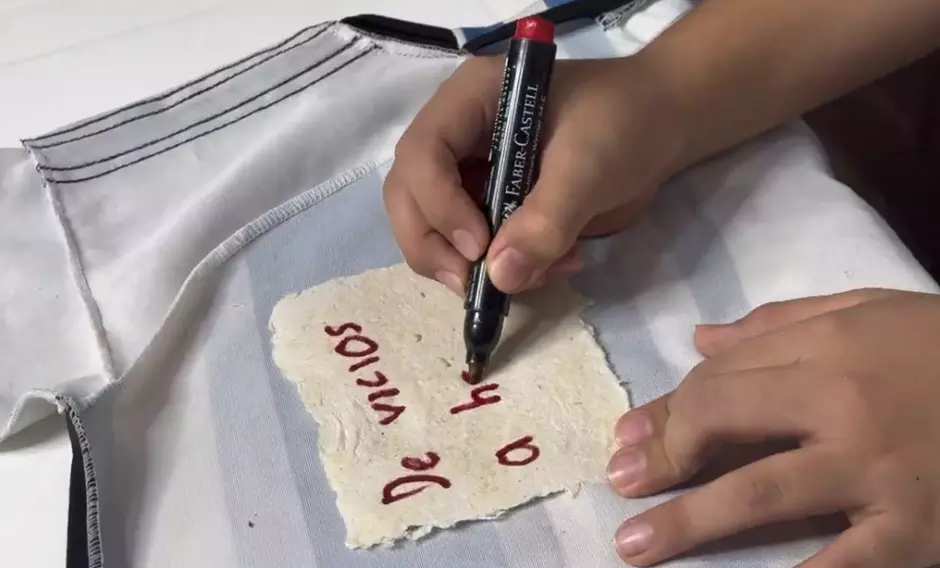 Liam Sebastián, de Barrancabermeja, ganó a nivel nacional, el concurso Alrededor de Iberoamérica 2025 con su proyecto “Cambiando vicios por hojas”